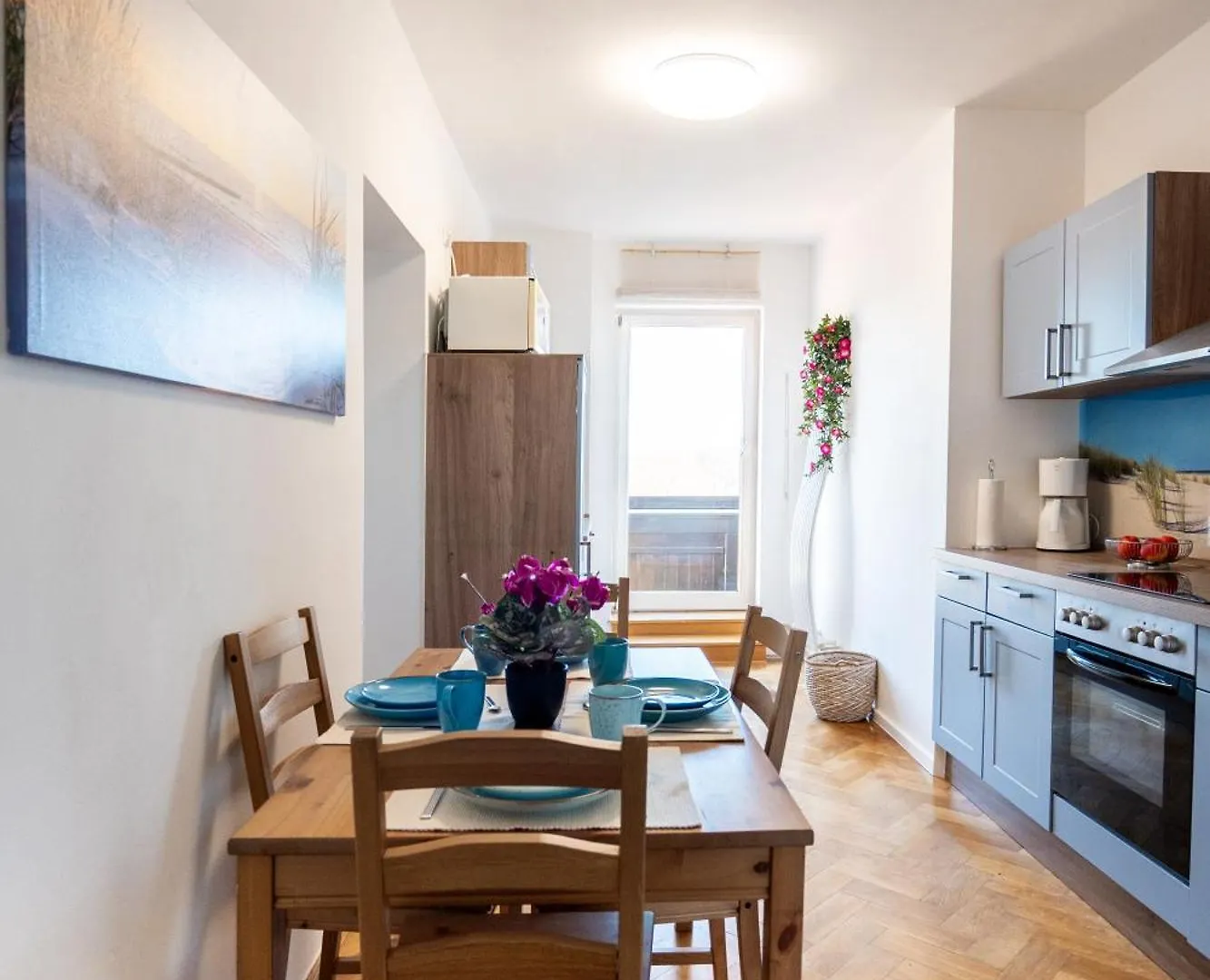 Doppelhaus- Villa Leipzig Schleussig , Moderner Altbau Apartment Dachetage Mit 2 Schlafzimmern Und Separatem Zusatzzimmer , Parkplatz - Balkon - Kamin - Eicheparkett - Arbeitsplatz 0*,  Tyskland