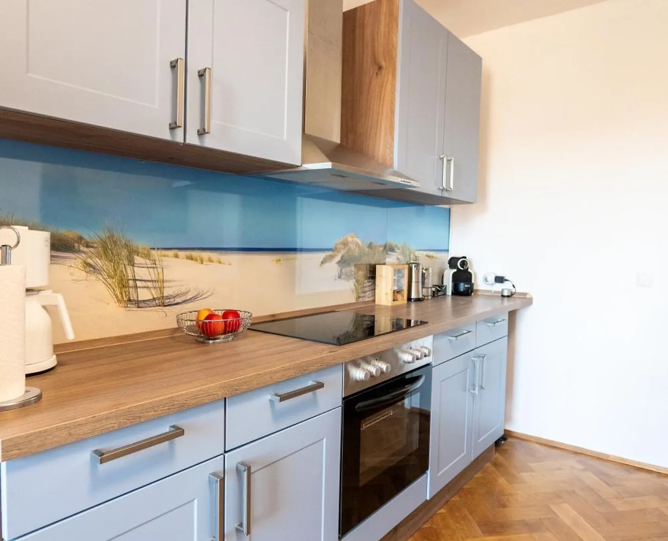 Doppelhaus- Villa Leipzig Schleussig , Moderner Altbau Apartment Dachetage Mit 2 Schlafzimmern Und Separatem Zusatzzimmer , Parkplatz - Balkon - Kamin - Eicheparkett - Arbeitsplatz
