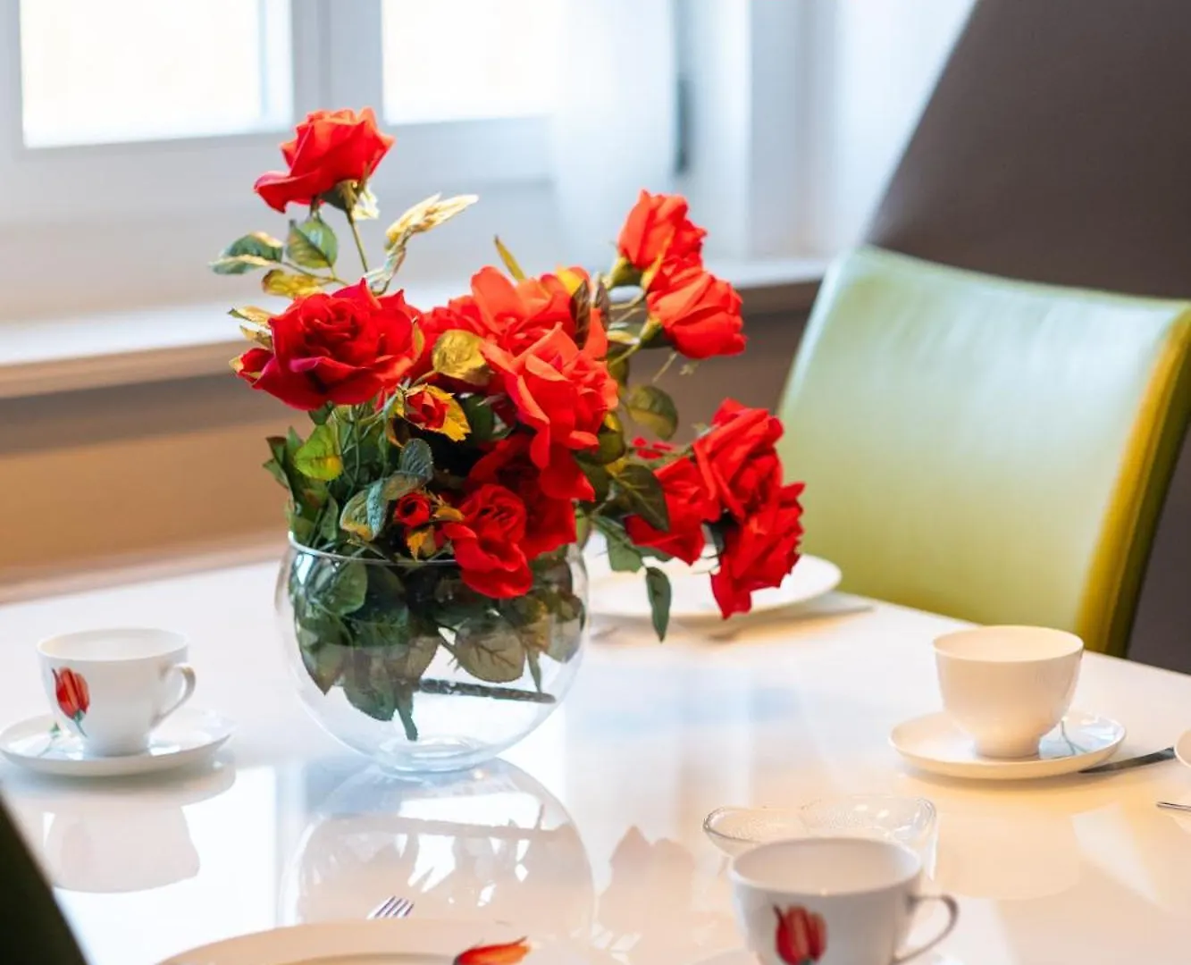 Doppelhaus- Villa Leipzig Schleussig , Moderner Altbau Apartment Dachetage Mit 2 Schlafzimmern Und Separatem Zusatzzimmer , Parkplatz - Balkon - Kamin - Eicheparkett - Arbeitsplatz