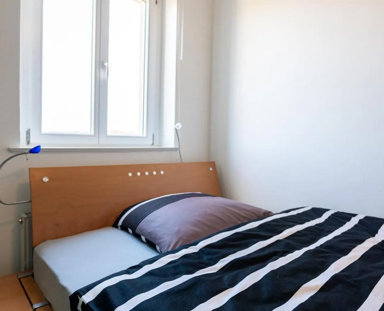 Doppelhaus- Villa Leipzig Schleussig , Moderner Altbau Apartment Dachetage Mit 2 Schlafzimmern Und Separatem Zusatzzimmer , Parkplatz - Balkon - Kamin - Eicheparkett - Arbeitsplatz Tyskland