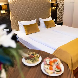 Royal International Otel